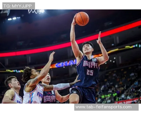 北控止颓广州惨败季后赛门票争夺战日趋白热化描述:在激烈的CBA季后赛争夺中,北京控股队的逆转之路带来新希望,而广州队的惨败让出局悬念加剧。季后赛的门票争夺战正变得愈发激烈,每场比赛都牵动着无数球迷的心。本文深度解析这场缠斗中的关键转折点与未来走向。